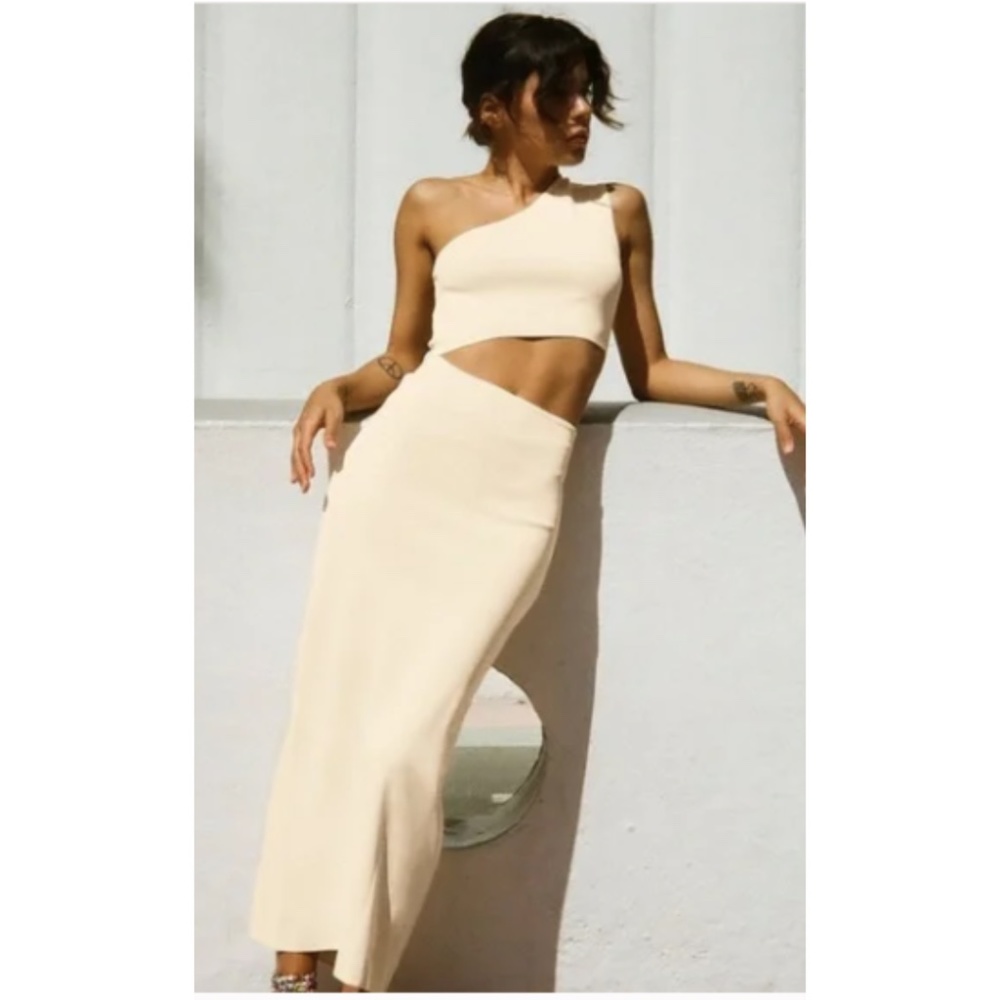 NWT/SIZE SMALL: ZARA ASYMMETRIC KNIT MIDI DRESS